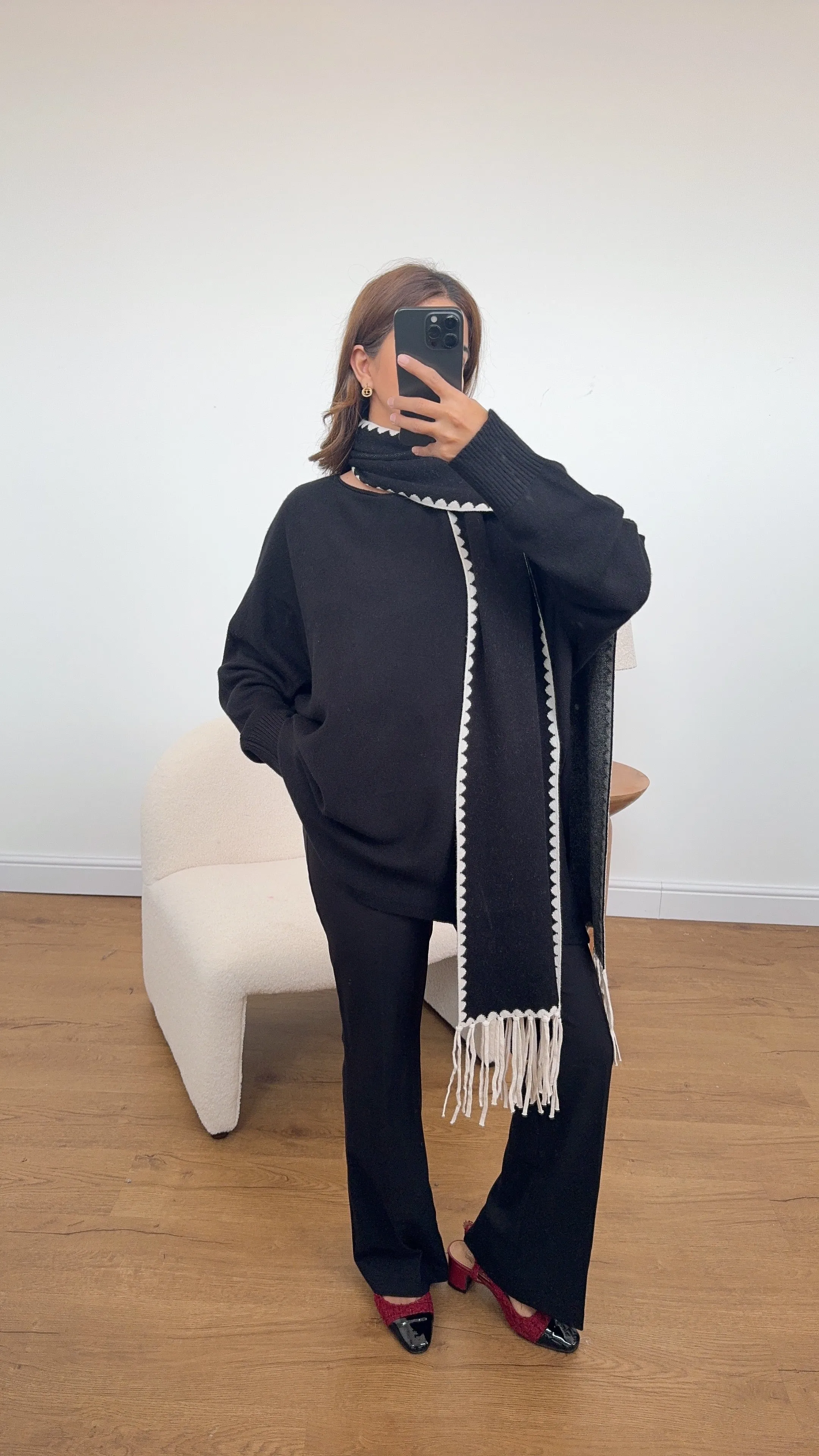 mia jumper with scarf in black